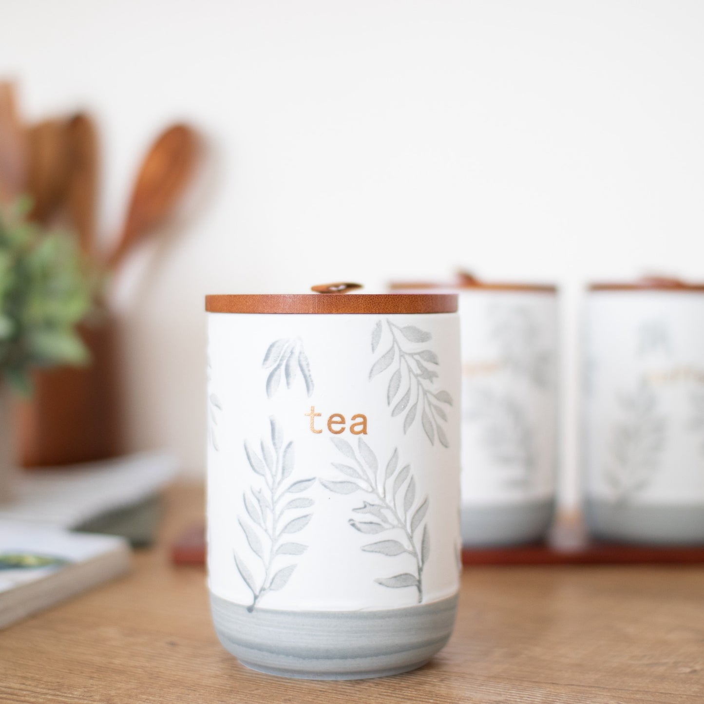 Porcelain spice set