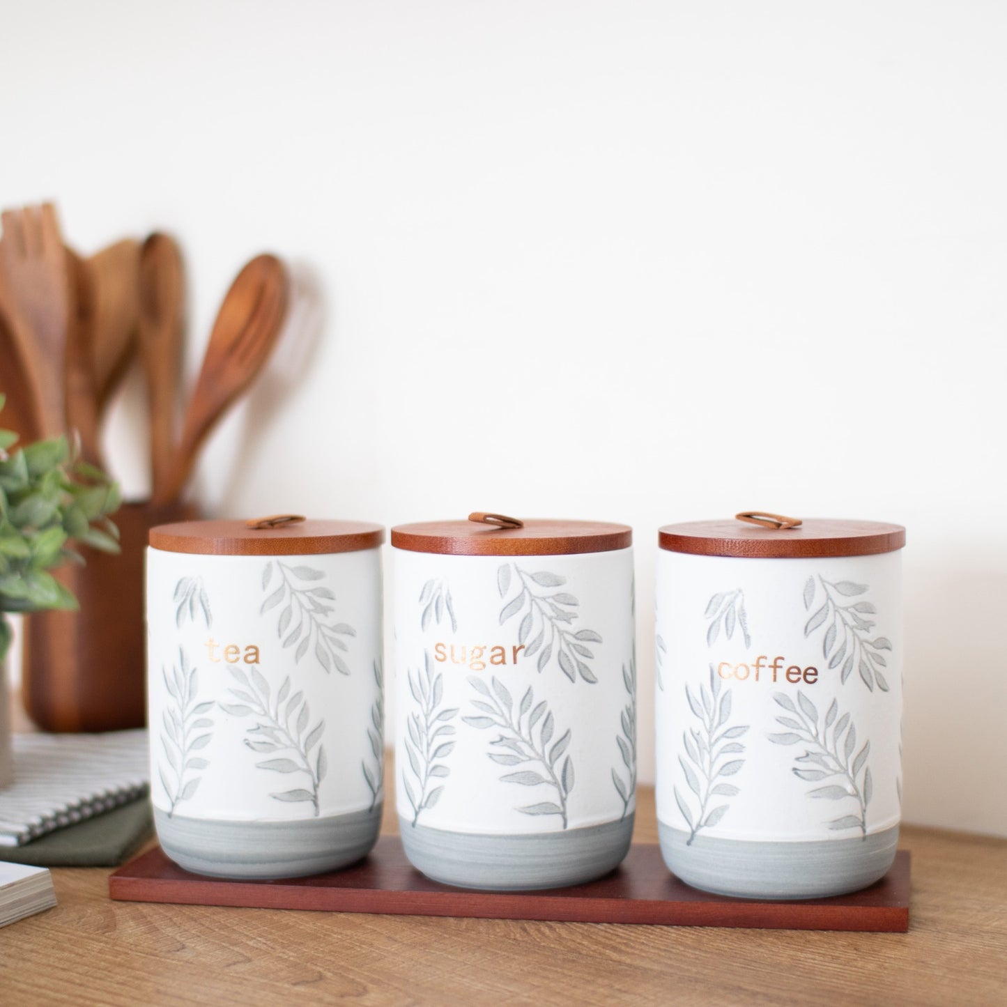 Porcelain spice set