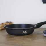 مقلاة جوليا