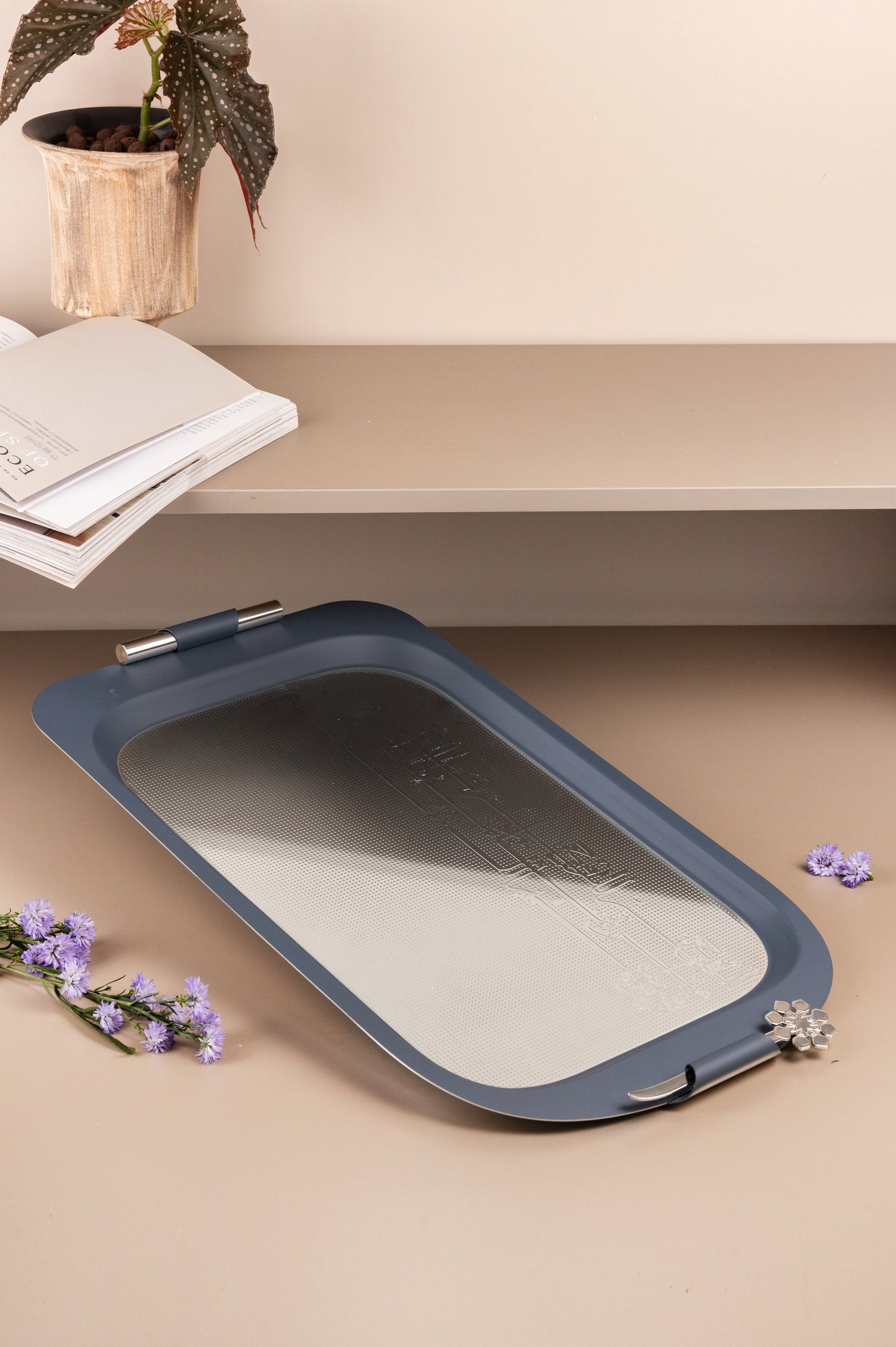 Serving tray