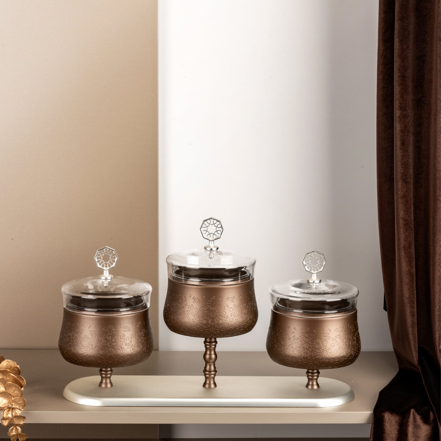 Nut serving set