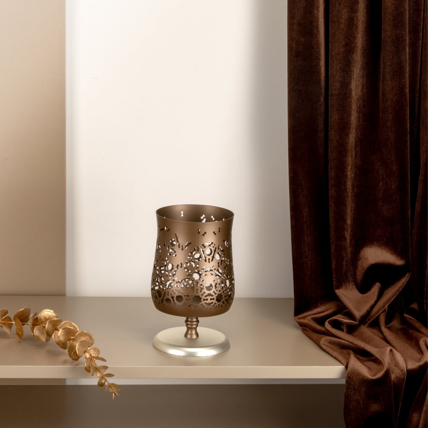 Candle holder