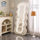 مرأة مضيئة